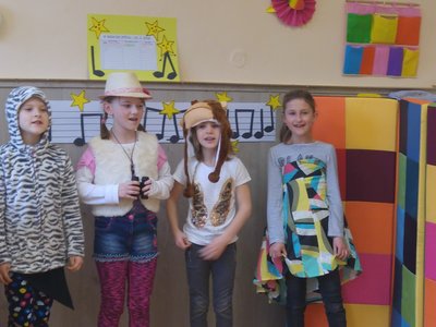 JE NÁM DO ZPĚVU...