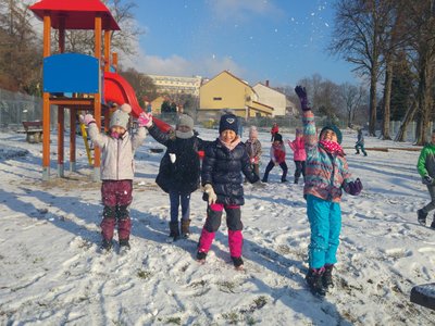 PRVNÍ HRÁTKY NA SNĚHU ...