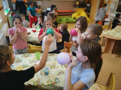 Vyrábíme halooweenské duchy...