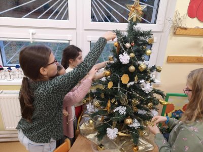 Zdobili jsme stromeček...
