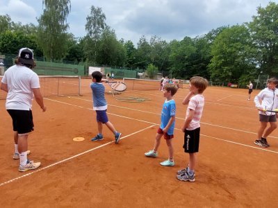 Hodina TV na kurtech