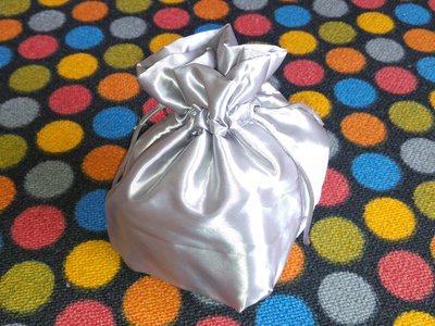 PYTEL PLNÝ OTAZNÍKŮ...